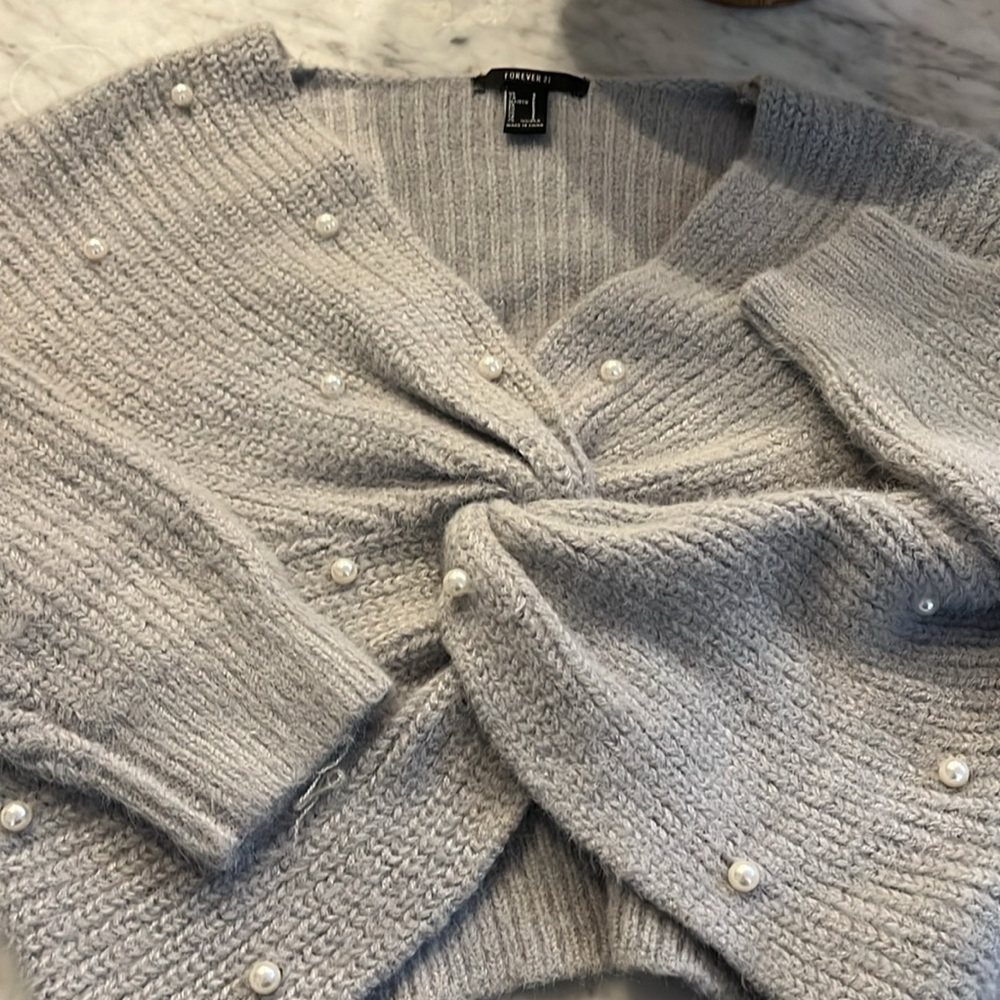 Super soft ribbed sweater with pearls